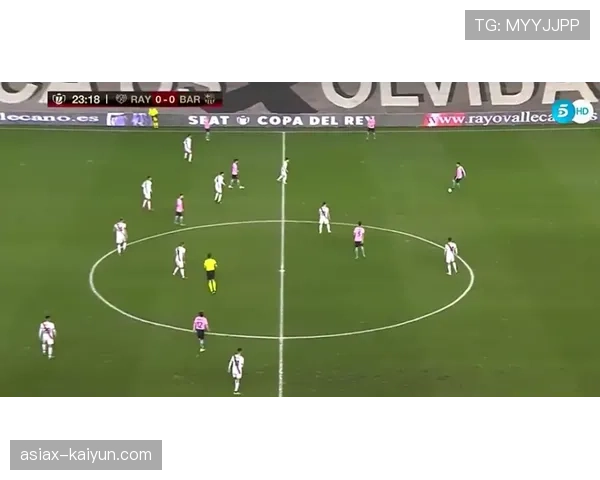 深度解析:为何巴萨本赛季的边路渗透次数多,但形成射门的转化率低?