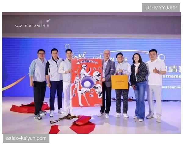科普卡在第16洞一杆进洞，赢下赞助商提供的百万美元慈善奖金
